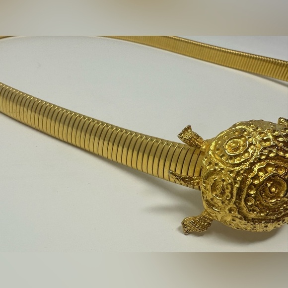 Beautiful Vintage Mimi Din Gold Turtle Stretchy belt